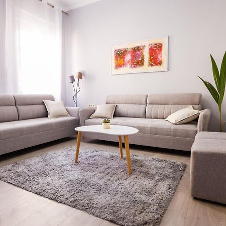Viewpoint Central Apartment Тирана Екстер'єр фото