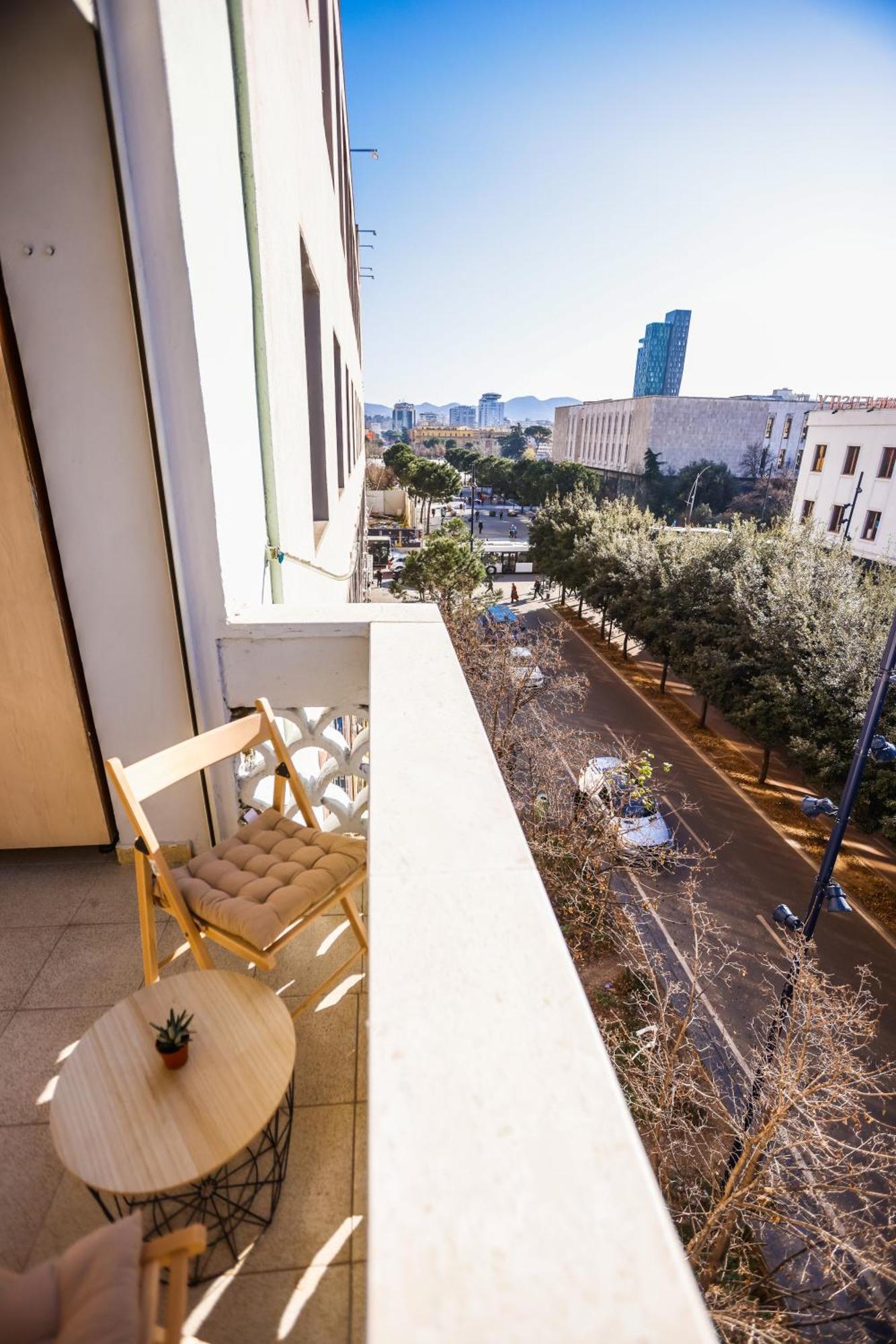 Viewpoint Central Apartment Тирана Екстер'єр фото